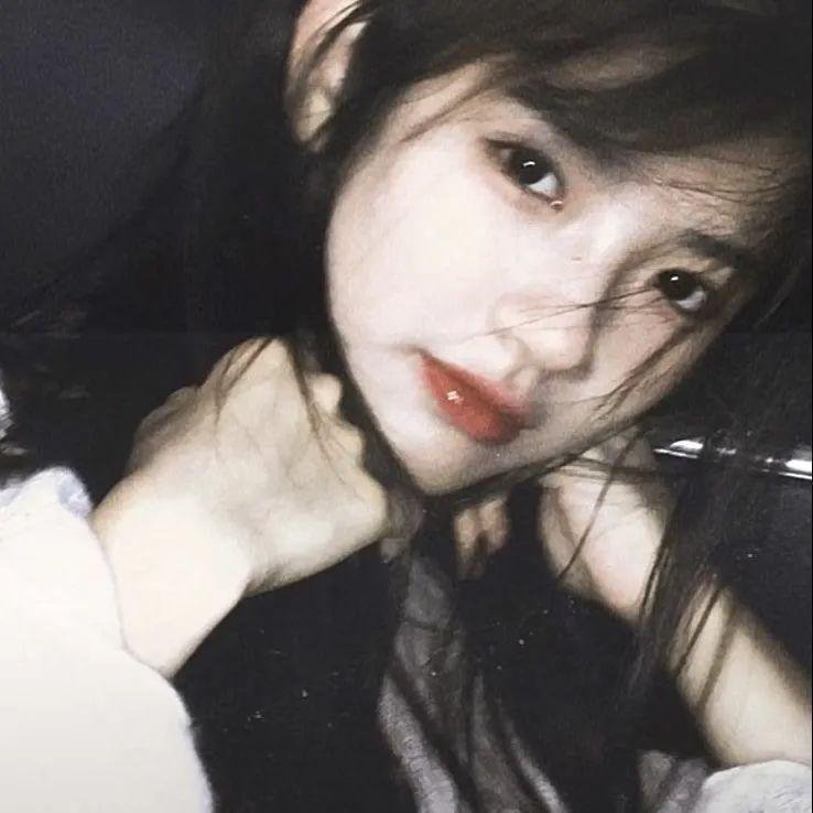 替身娇妻：总裁追妻如命 女扮男装后总裁念念不忘